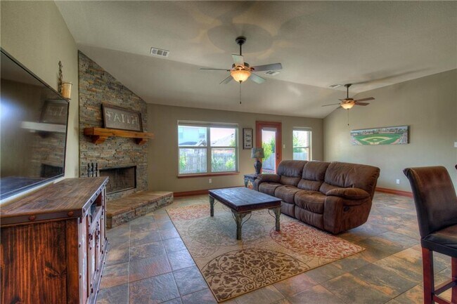 Building Photo - 2206 Brittway Ln