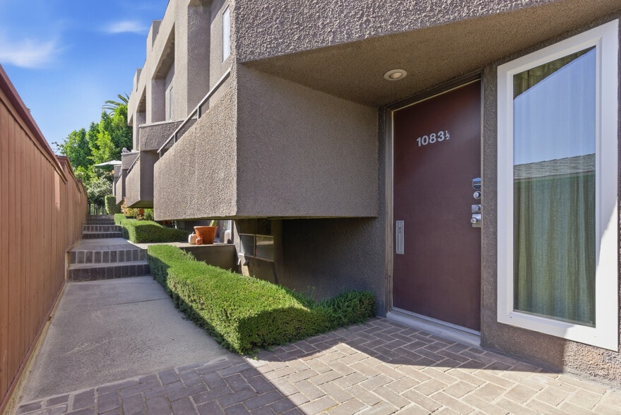 Building Photo - 1083 1/2 W Kensington Rd