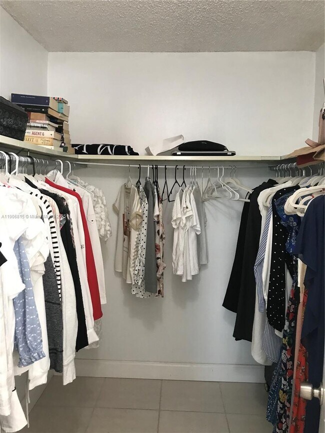 Building Photo - 14830 Naranja Lakes Blvd