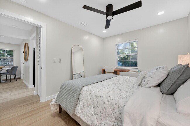 Building Photo - 800 Tropic Isle Dr