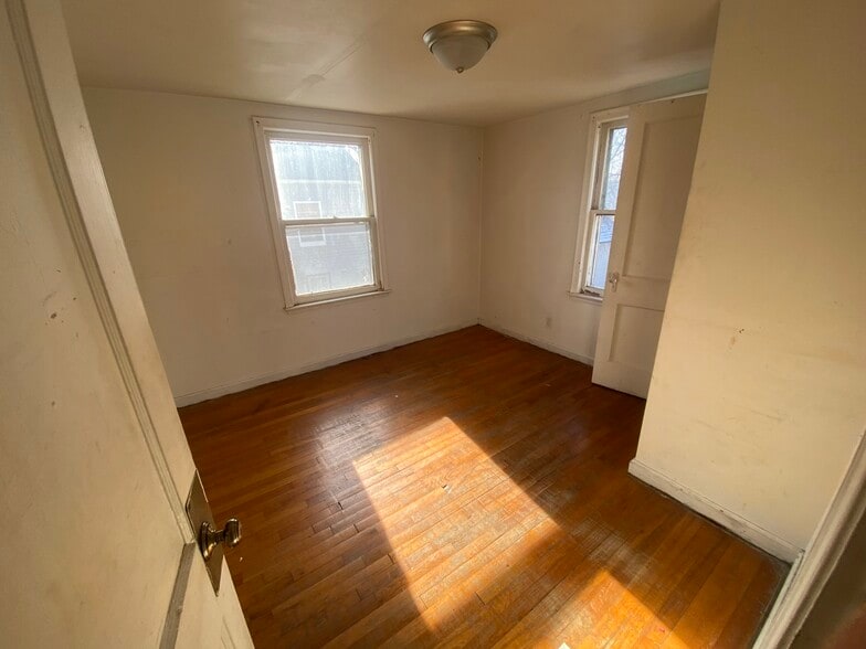 Building Photo - 2429 Bretton Pl