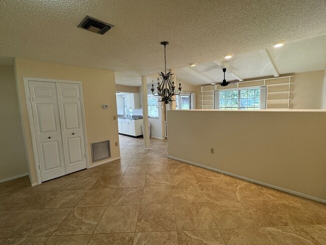 Building Photo - 3966 Oakhurst Blvd