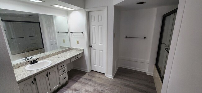 Building Photo - ALL PROSPECTIVE TENANTS MUST SUBMIT A $58 NON-REFUNDABLE APPLICATION FEE PER APPLICANT ONLINE AND...