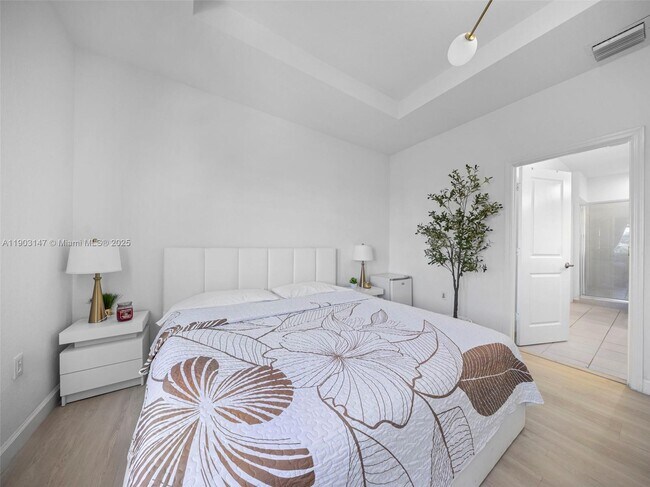 Building Photo - 1411 SE 26th Rd