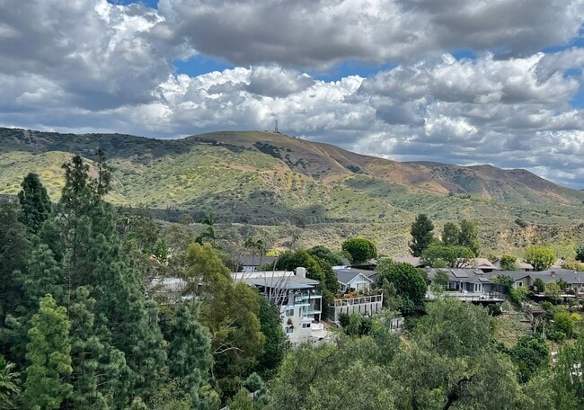 Building Photo - 10352 Cowan Heights Dr