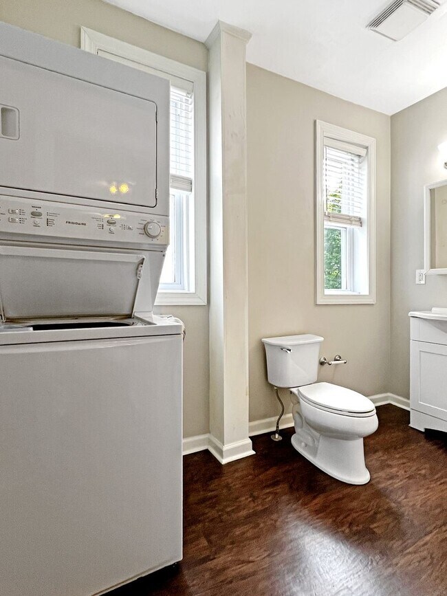 Building Photo - 16 S Stafford Ave