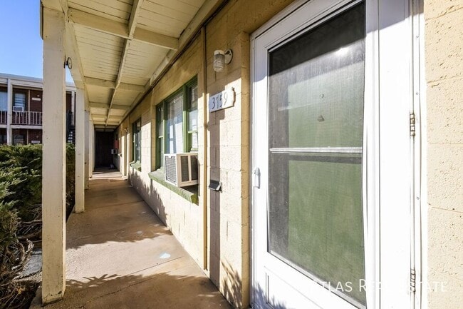 Building Photo - 3759 Wolff St