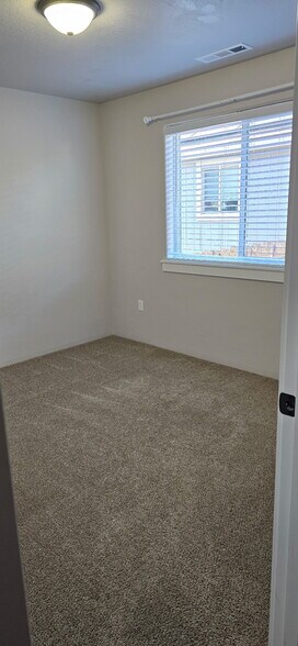 4th bedroom - 983 Stonewater Dr