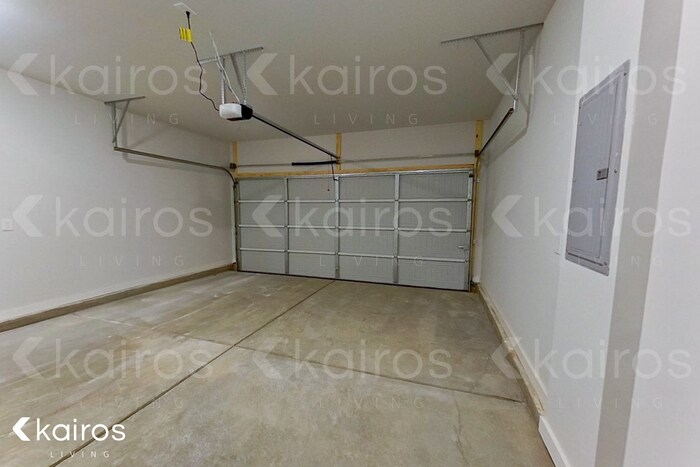 Building Photo - 6425 Upchurch Dr