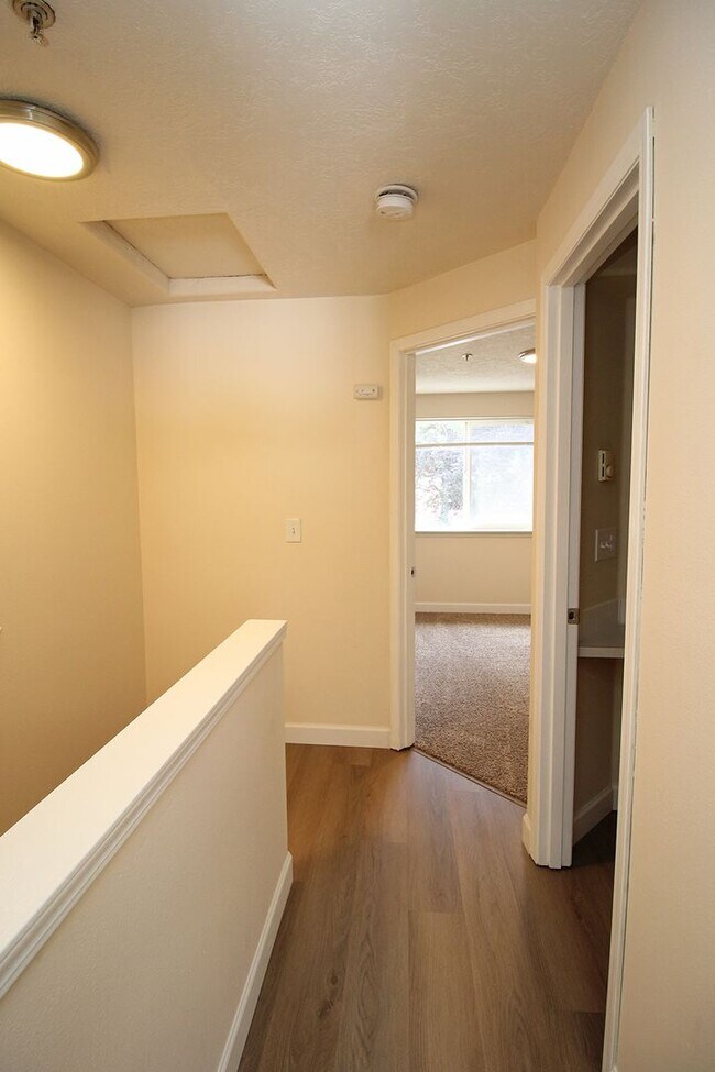 Building Photo - 17-23 SE 127th Ave