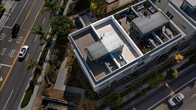 Building Photo - Superior Point