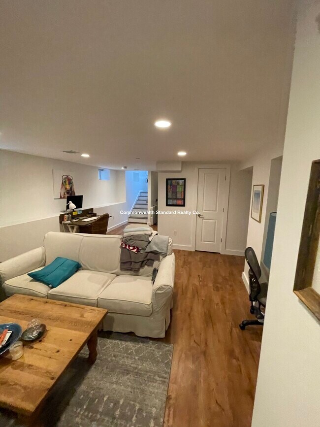 Building Photo - 19 Marney St