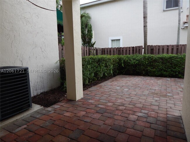 Building Photo - 320 SW 87th Ct