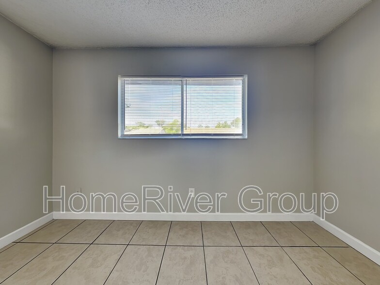 Building Photo - 681 W Rosewood Ln