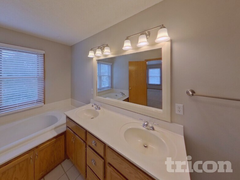 Building Photo - 10071 Raleigh Ct