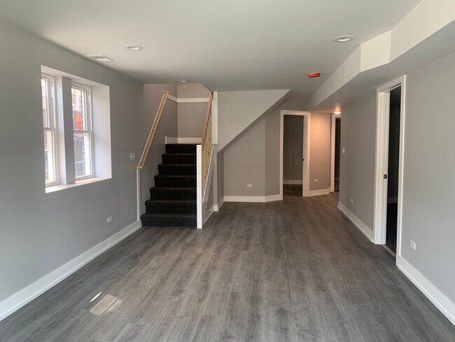 Building Photo - 333 Memorial Dr