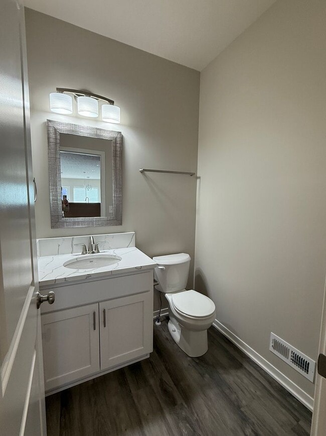 Building Photo - Walkout ranch townhome with 2 stall garage. Spacious 2 bedrooms with walk in closets, 2.5 bathroo...