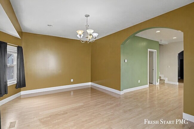 Building Photo - Spacious 5-Bed Home with 2.5 Baths