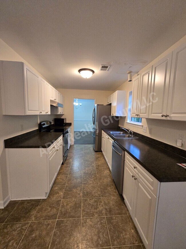 Building Photo - 212 Jasmine Pl Dr