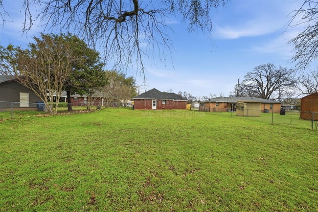 Building Photo - 2418 Loy Lake Rd