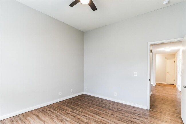 Building Photo - 313 Caladium Dr