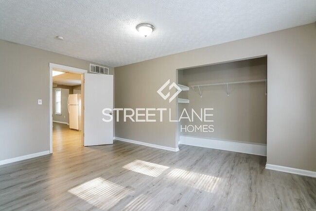 Building Photo - NOW OFFERING FIRST FULL MONTH FREE!
