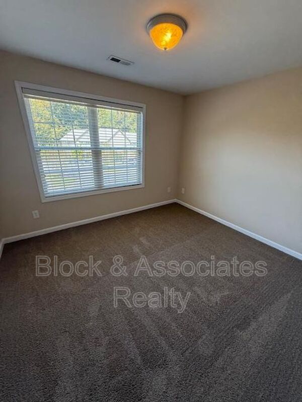 Building Photo - 4068 Bentley Dr