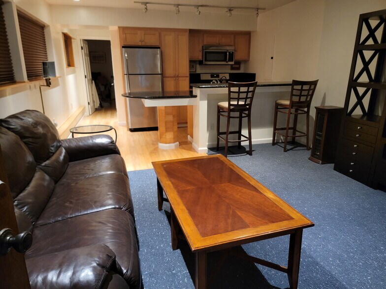 Building Photo - 1529 Grand Ave