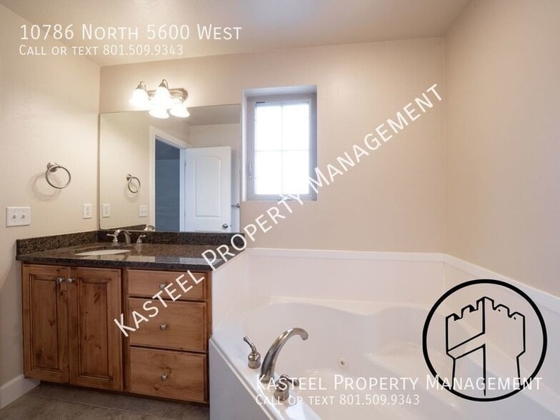 Building Photo - 10786 N 5600 W