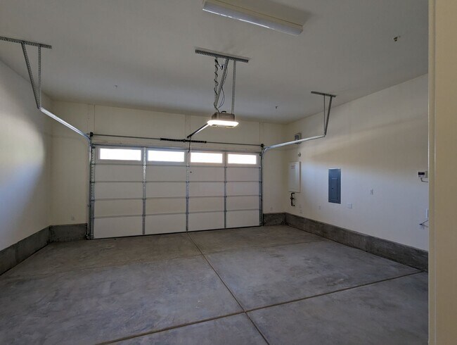 Building Photo - Beautiful Two-Story Four Bedroom Home at t...