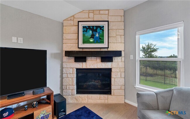 Building Photo - 1649 Ranch House