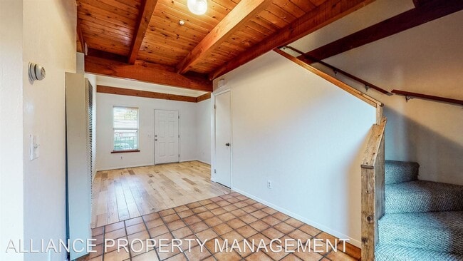 Building Photo - 3 br, 2 bath House - 72 Kingston Lane (Way