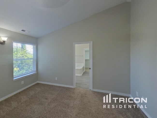 Building Photo - 16050 SW Loon Dr