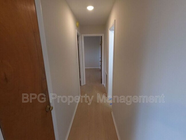 Building Photo - 8810 Wesley Ave