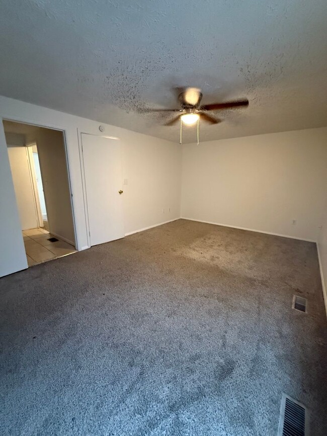 Building Photo - 3-Bedroom, 1.5 Bathroom Townhome at Magrud...