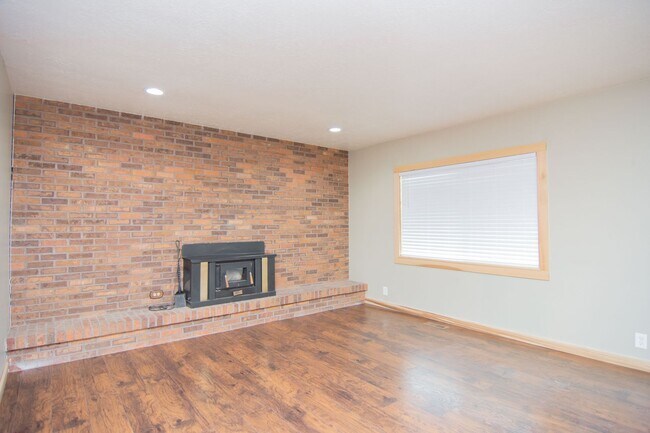 Building Photo - 92 N 2300 W