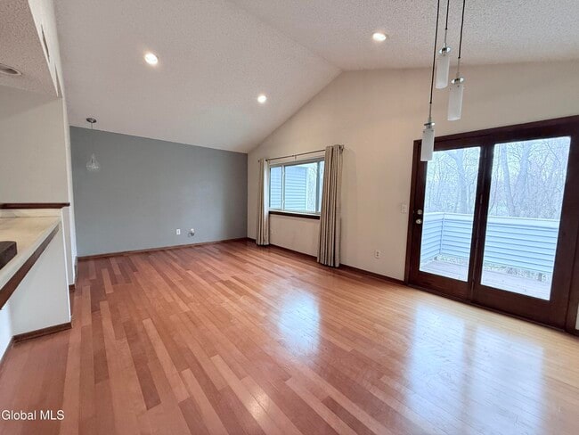 Building Photo - 208 Yorktown Dr