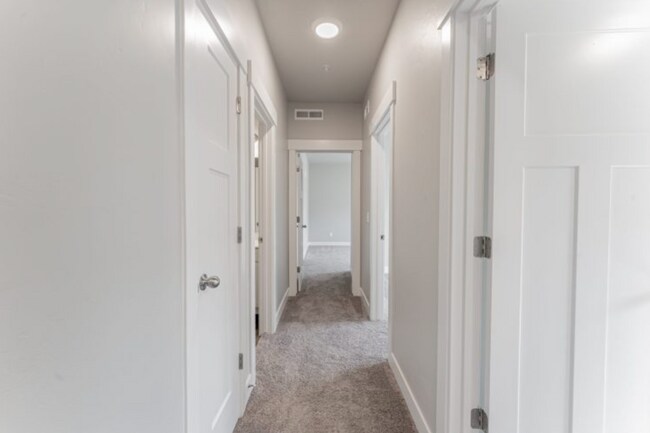 Building Photo - Riverton Condo