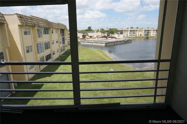 Building Photo - 8110 Sunrise Lakes Blvd