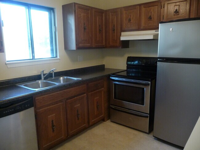 Building Photo - 456 E Spruce Dr