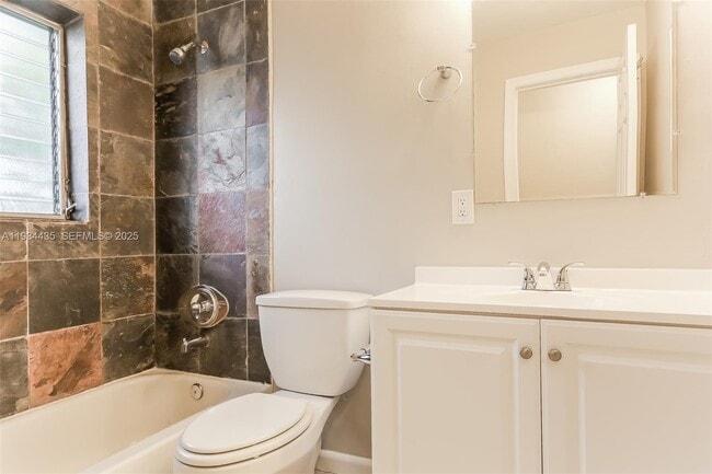 Building Photo - 2411 NE 10th Ave