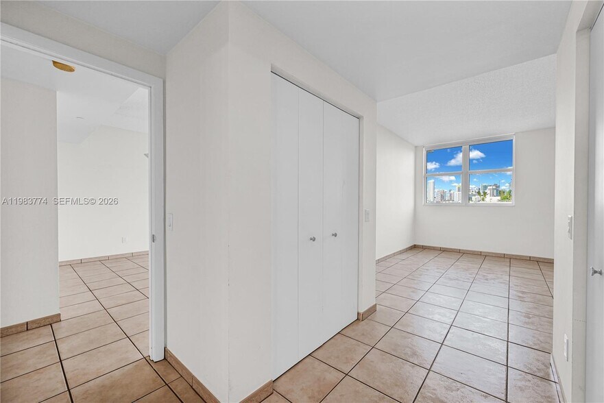 Building Photo - 2475 Brickell Ave