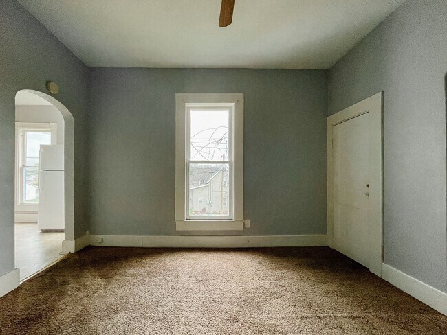 Building Photo - Near Local Shops and Restaurants