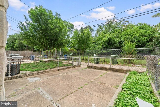 Building Photo - 3427 Ravenwood Ave