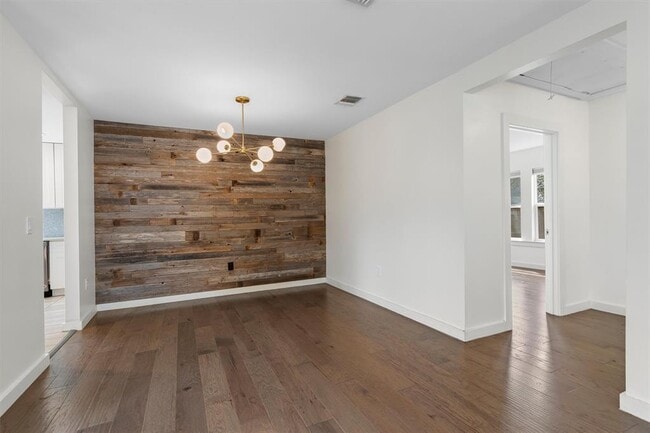 Building Photo - 2705 S 2nd St