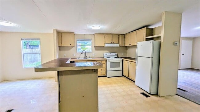 Building Photo - 99 Center Grove Dr
