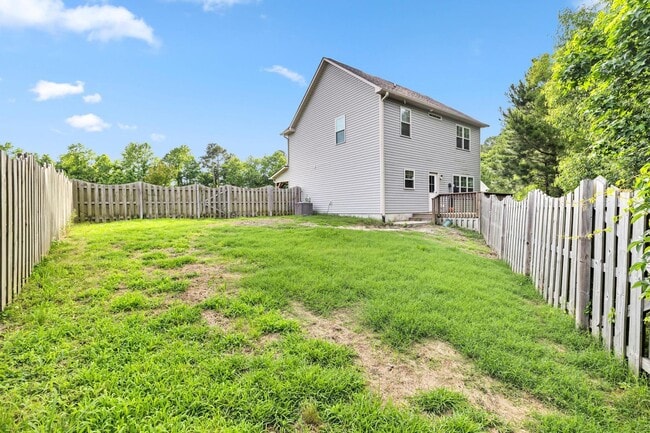 Building Photo - Bridgeport Home with Community Pool!