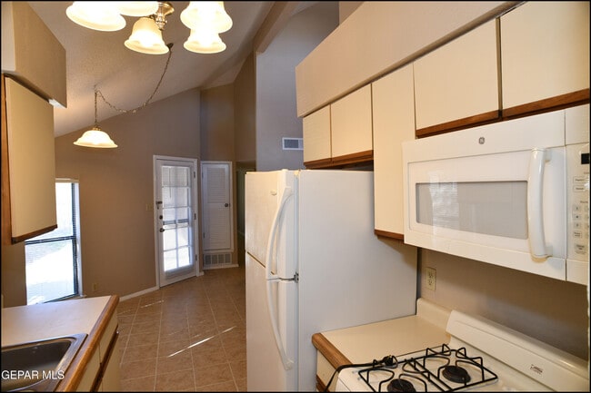 Building Photo - 813 Knorr Pl