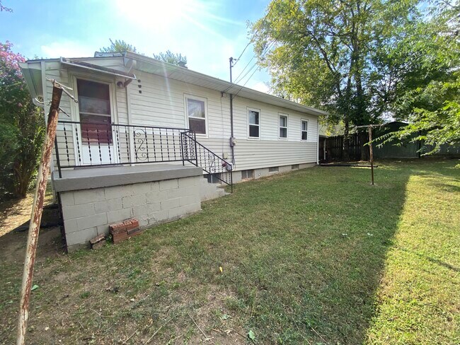 Building Photo - 1502 Debow St