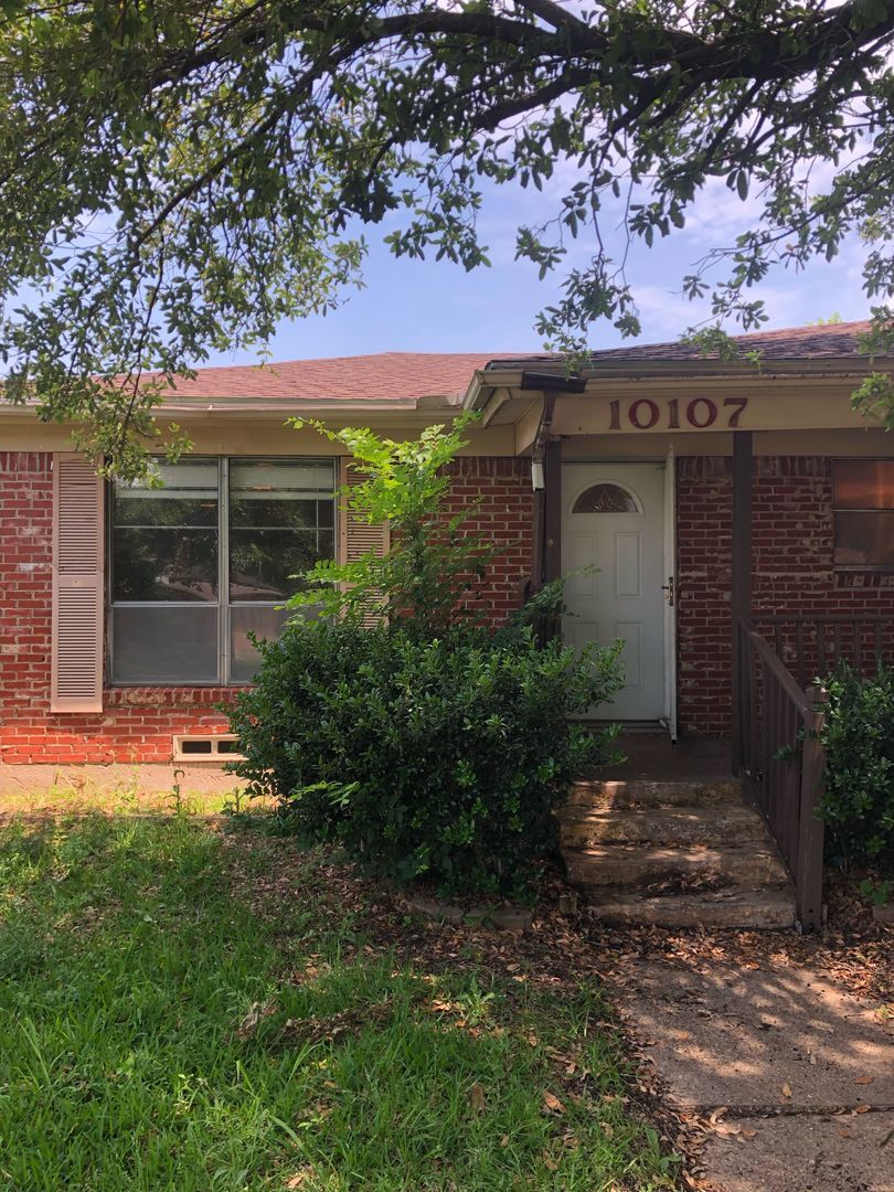 Building Photo - 10107 Muskogee Dr